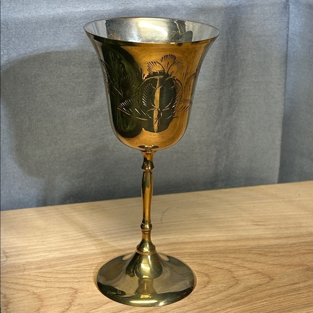 Antique Vintage 2 Brass Wine Goblets Floral Etching India Green Velvet Case - Picture 3 of 16